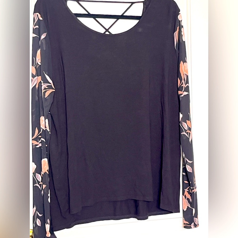 White Birch 2XL sheer Floral Sleeve Blouse Black